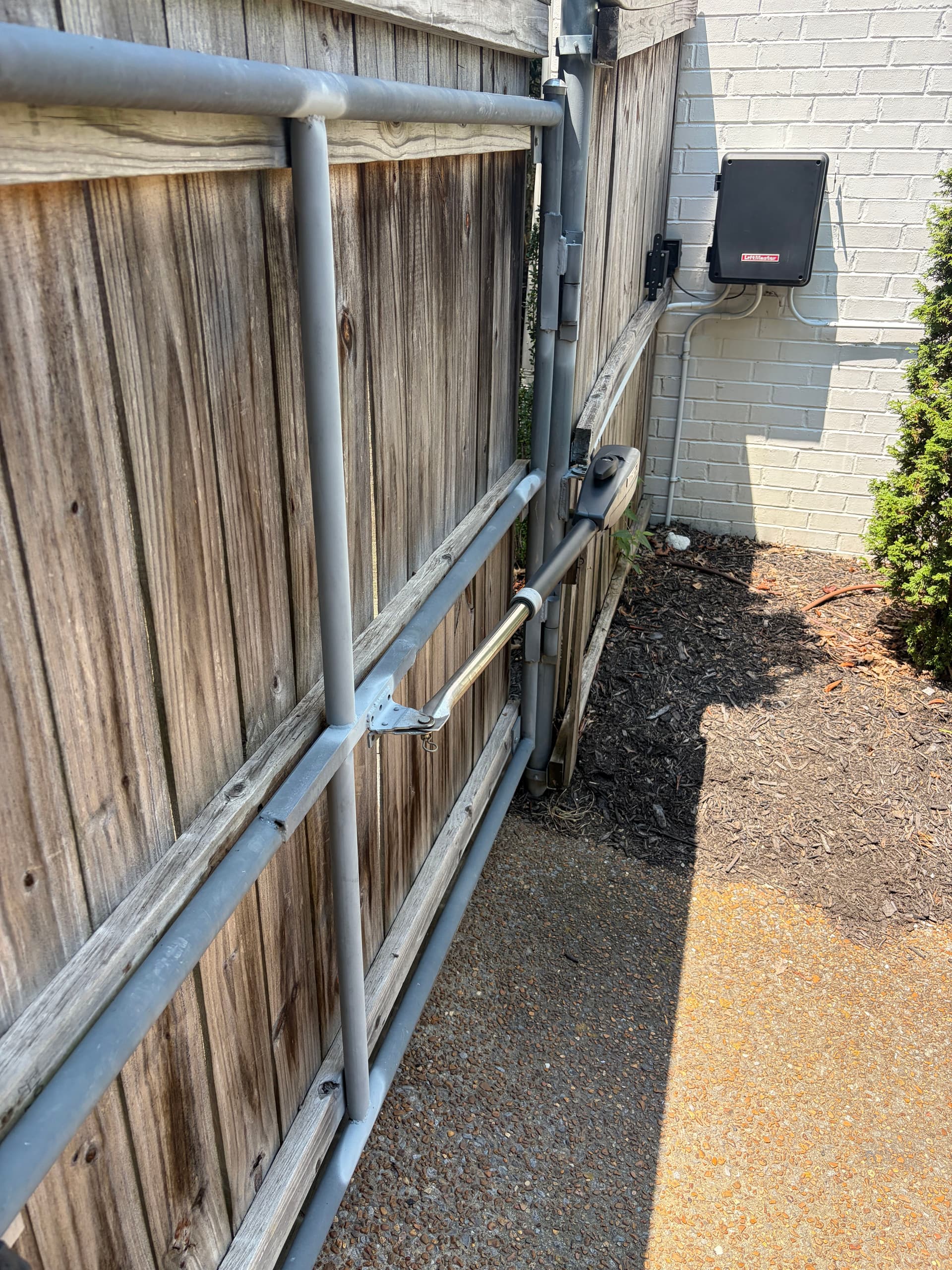 Gallery photos for Gate Repair Done Right in Brentwood: Image #5