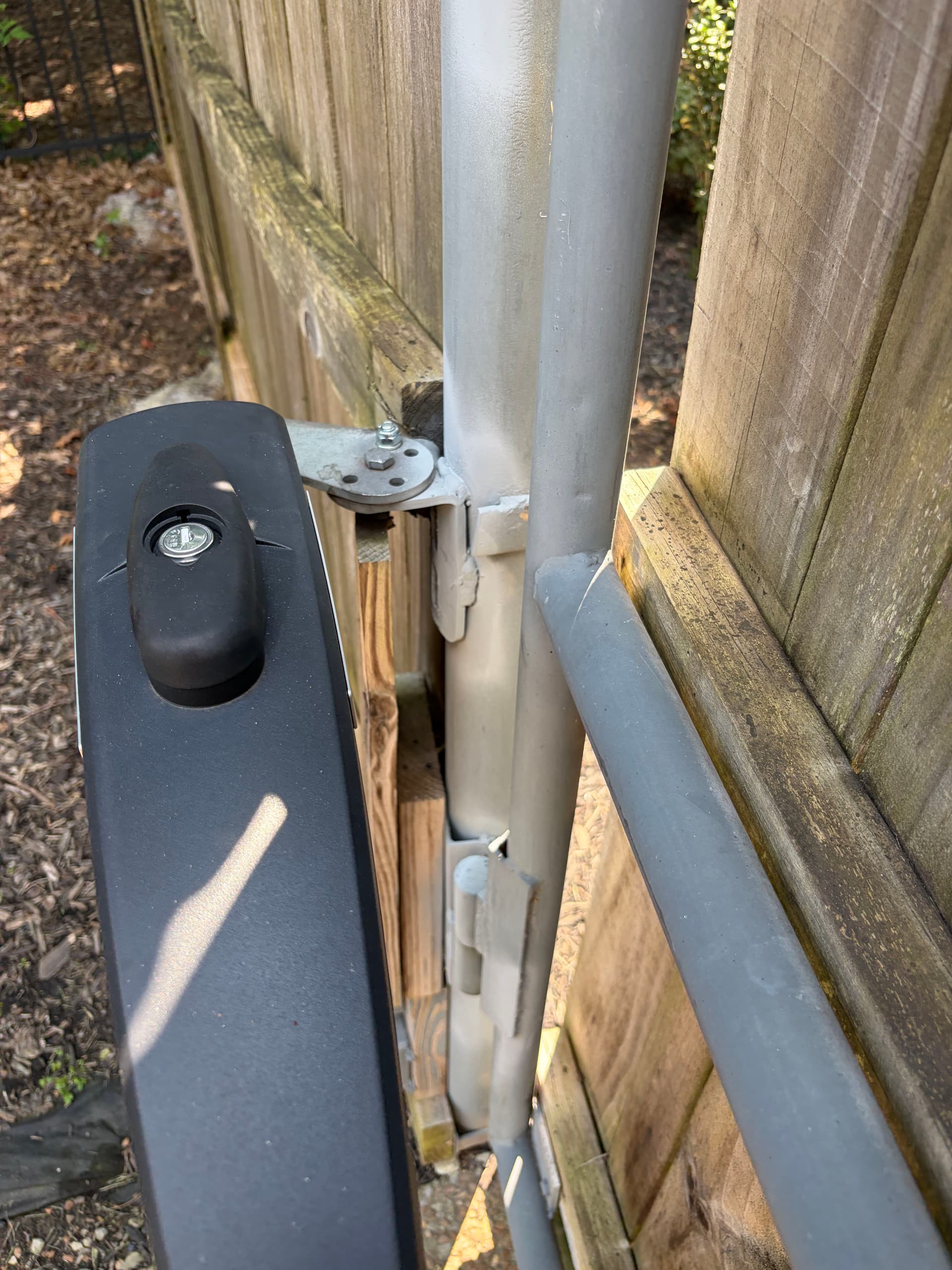Gallery photos for Gate Repair Done Right in Brentwood: Image #3