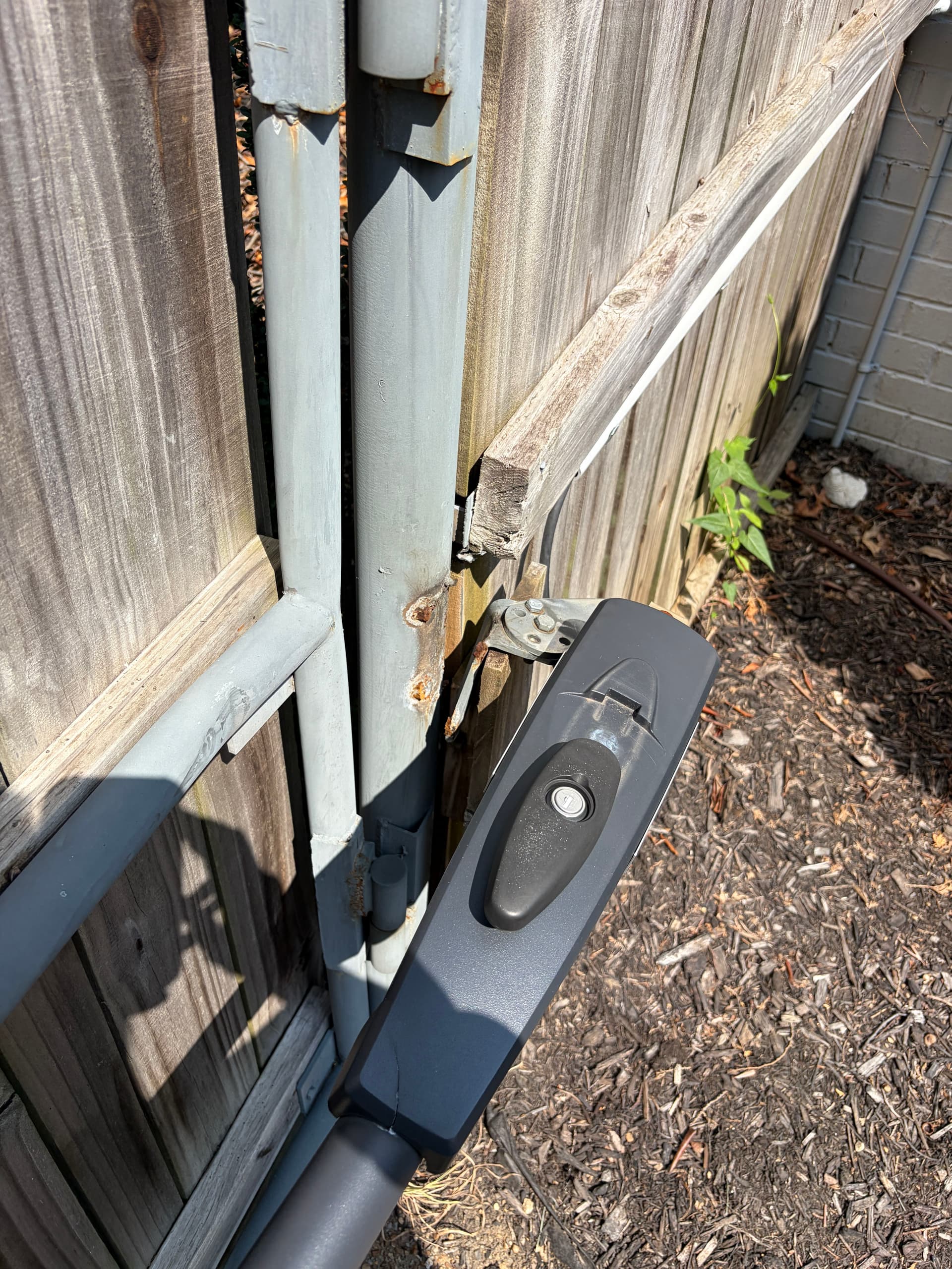 Gate Repair Done Right in Brentwood image