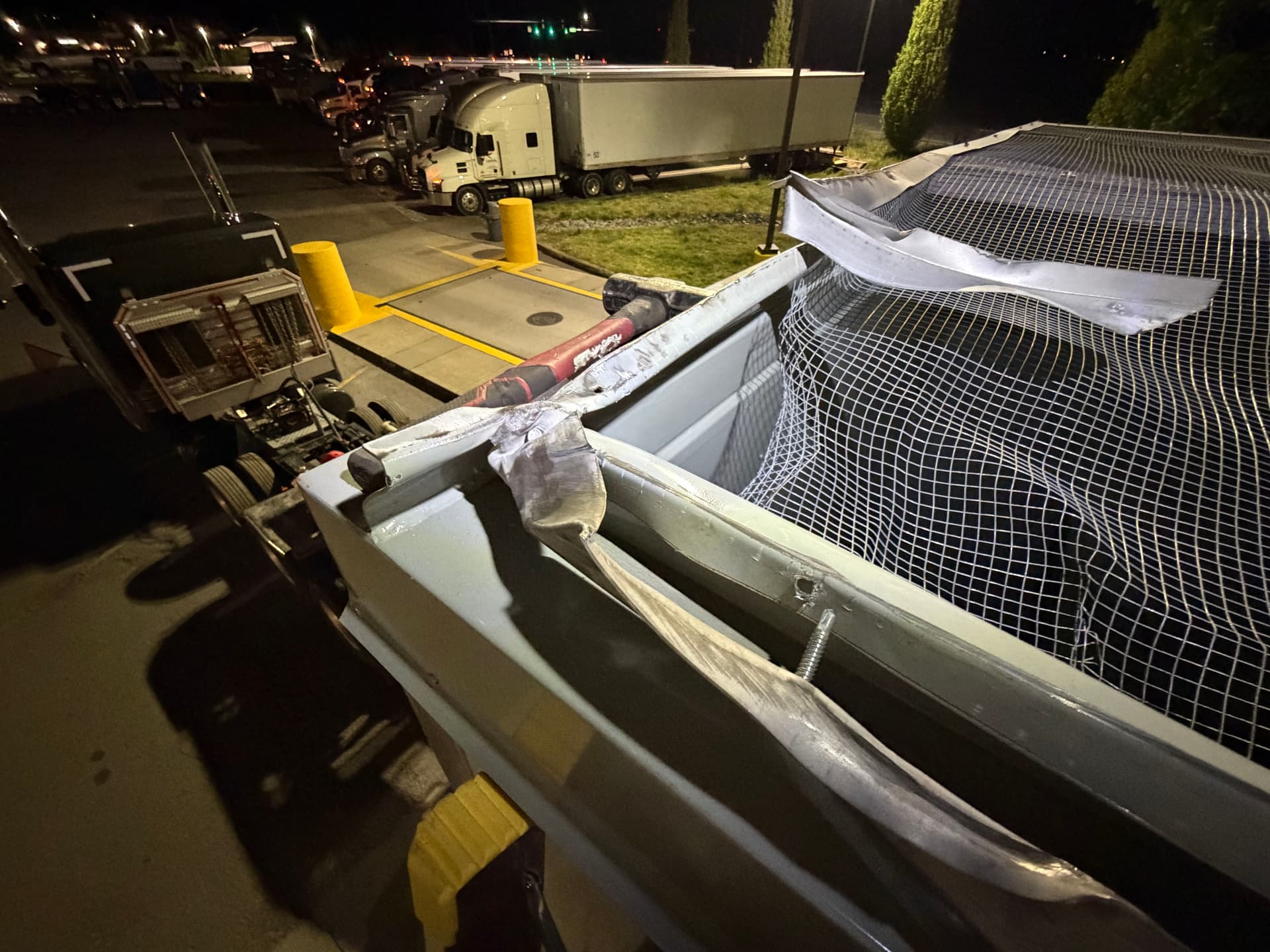 Gallery photos for Emergency Heavy Hauler Trailer Repair After Bridge Strike in Franklin Tennessee: Image #2