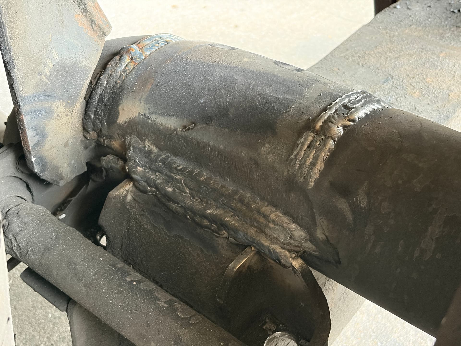 Gallery photos for Drop Axle Sheared Off the Frame - Back on the Road in Under 24 Hours: Image #2