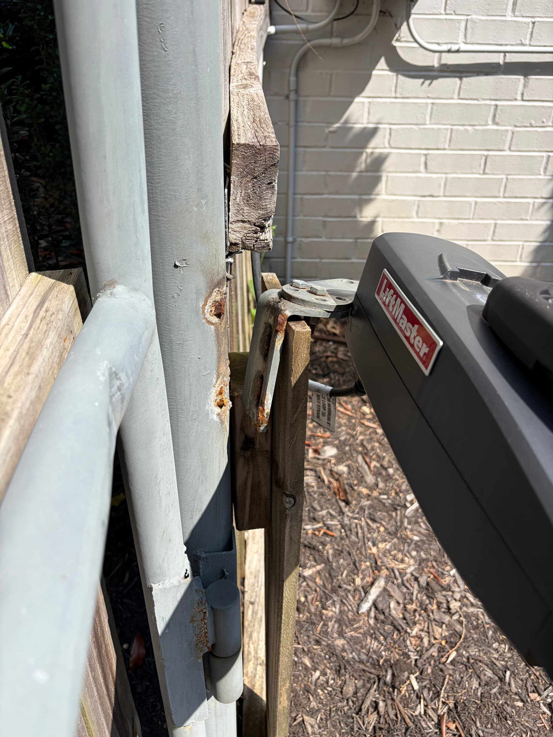 Gallery photos for Gate Repair Done Right in Brentwood: Image #2