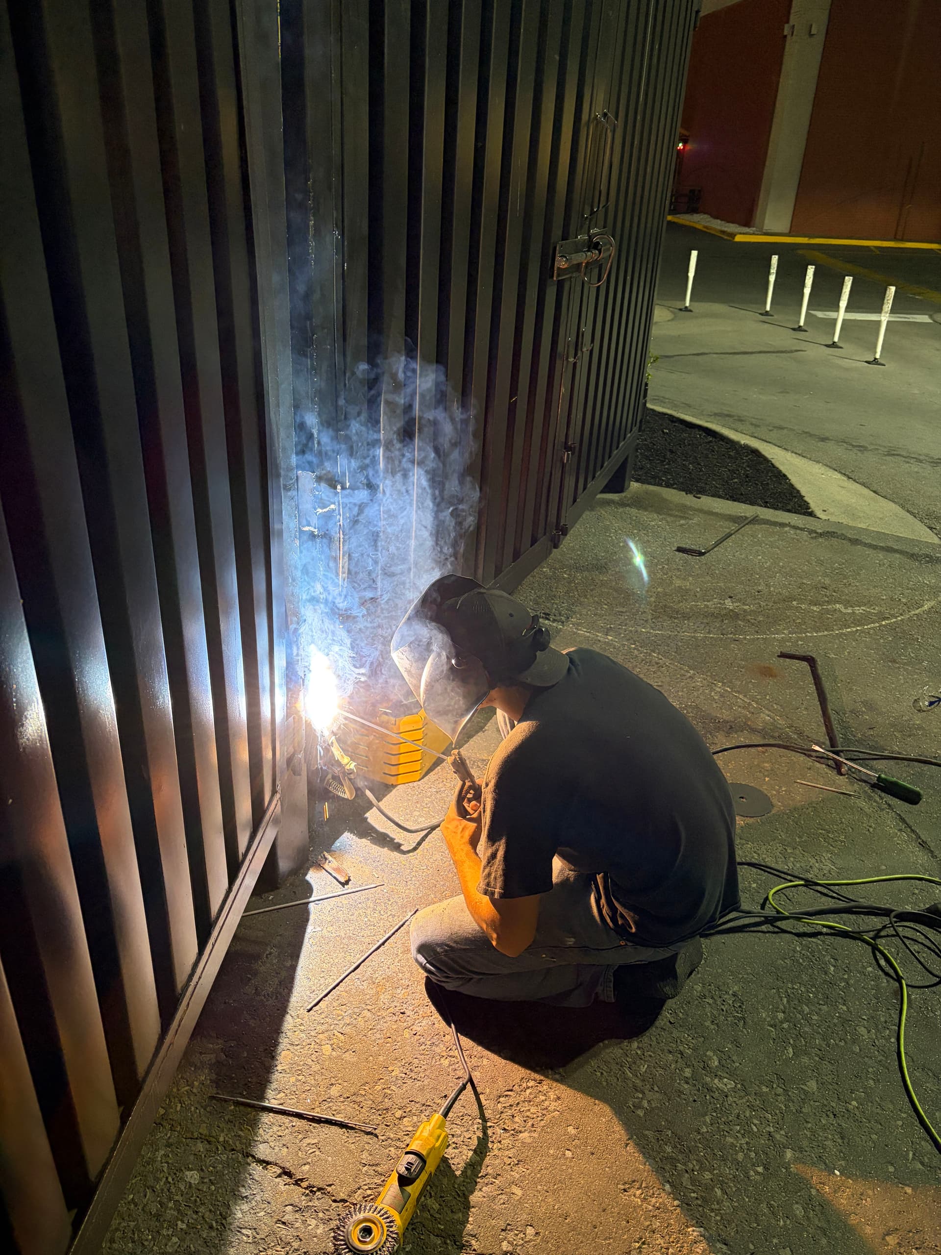Late-Night Gate Repair at a Clarksville Restaurant image